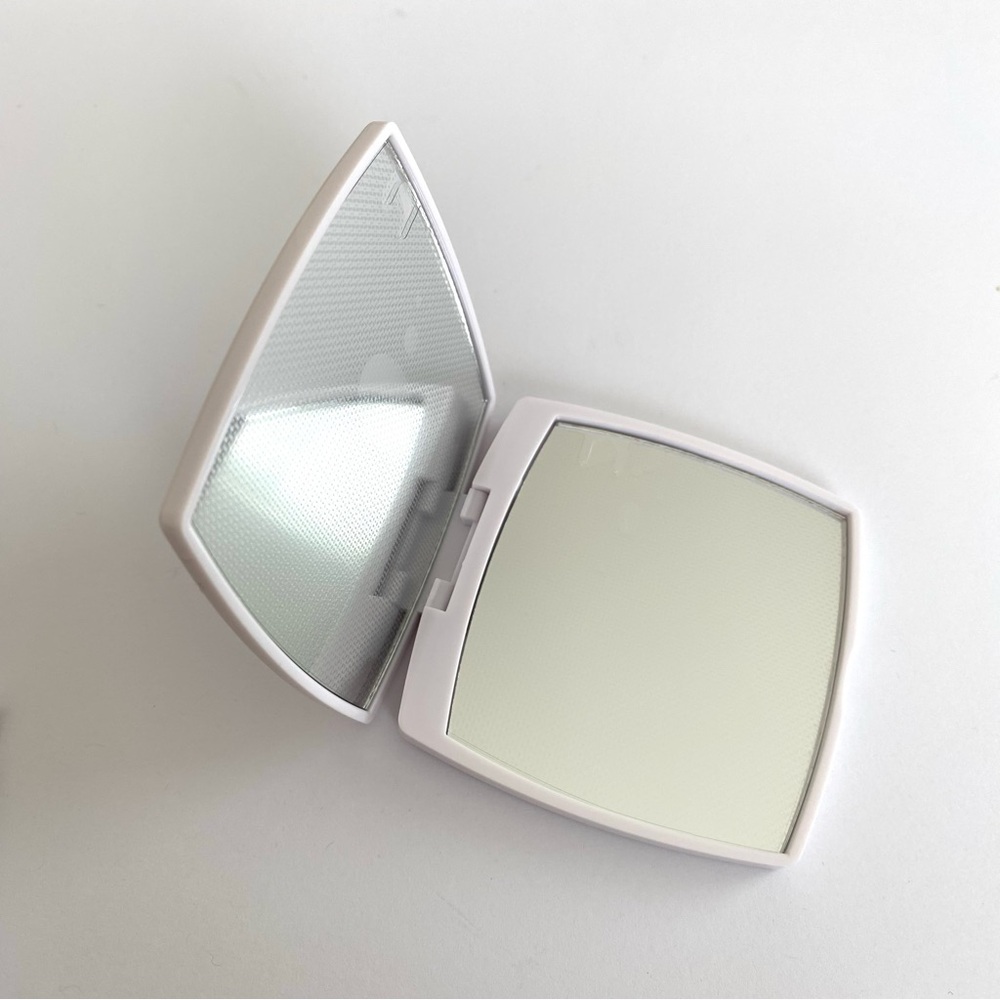Brand New Chanel White Plastic Makeup Mirror Duo - Picture 6 of 7